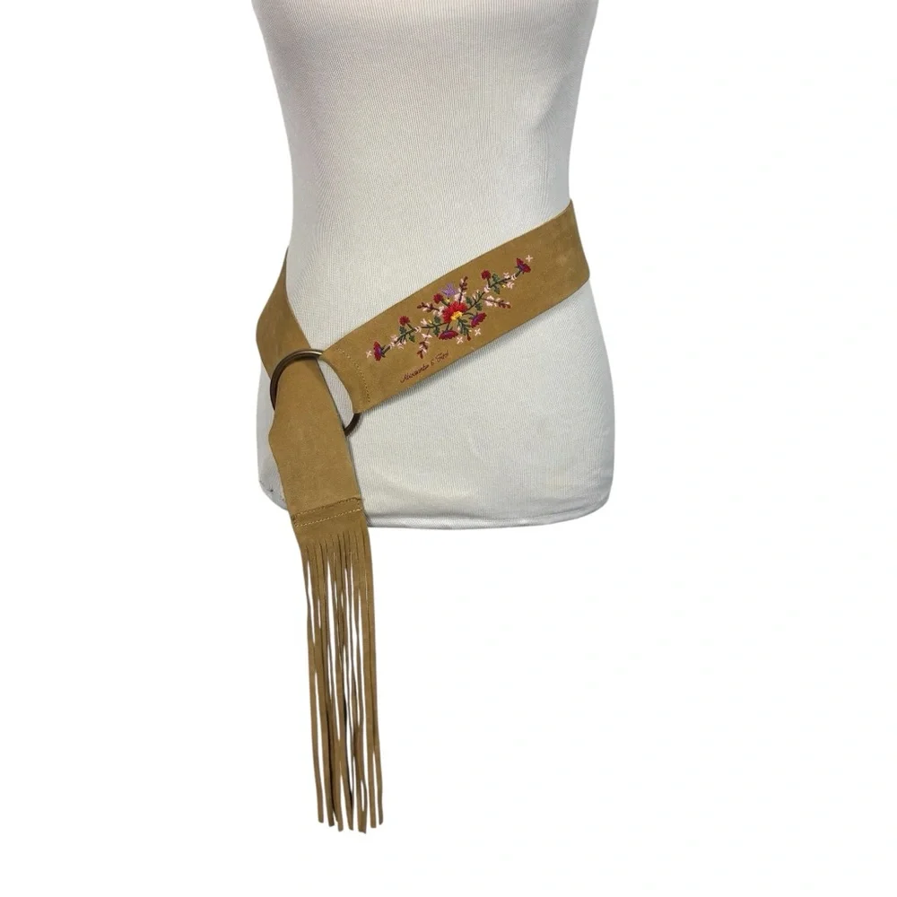 Abercrombie & Fitch Vintage Suede Beige Floral Embroidered Belt Size M